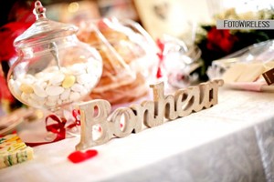 FotoWireless - l'allestimento del buffet a casa della sposa il giorno del matrimonio