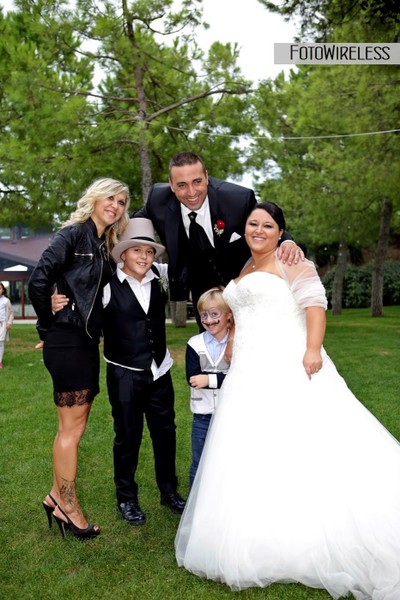 FotoWireless - la famiglia con le due mogli al completo