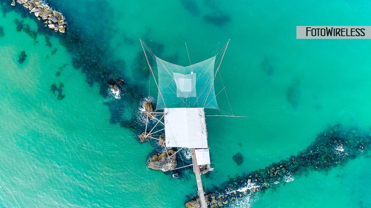 Foto aerea con drone su trabocco