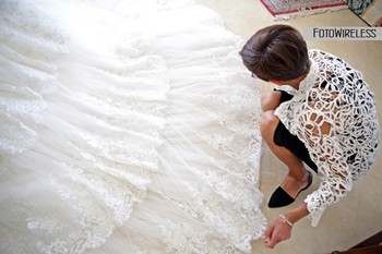 FotoWireless - la lunga coda dell'abito bianco della sposa